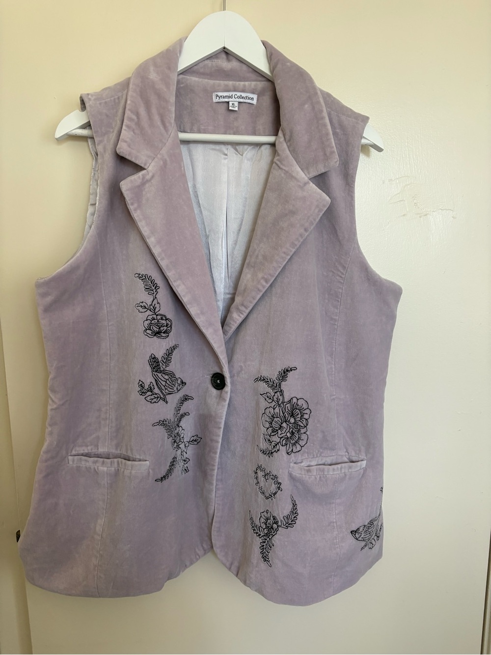 The Pyramid Collection Lilac Velvet Embroidered Vest Size XL
